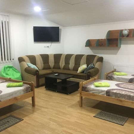 Alekselena Hotel Malekhuv Екстериор снимка