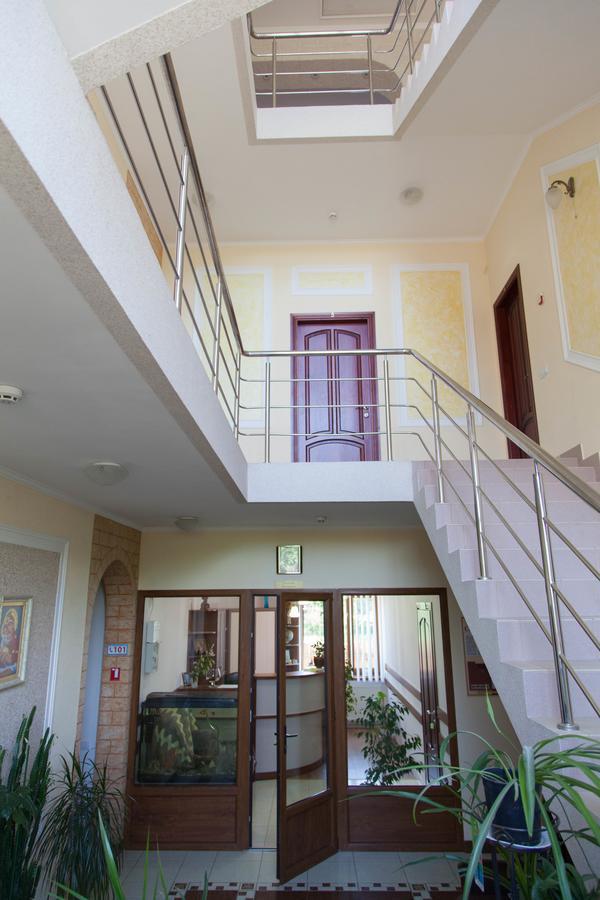 Alekselena Hotel Malekhuv Екстериор снимка