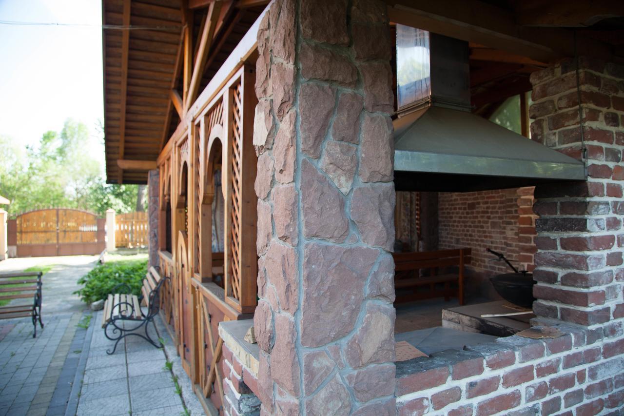 Alekselena Hotel Malekhuv Екстериор снимка
