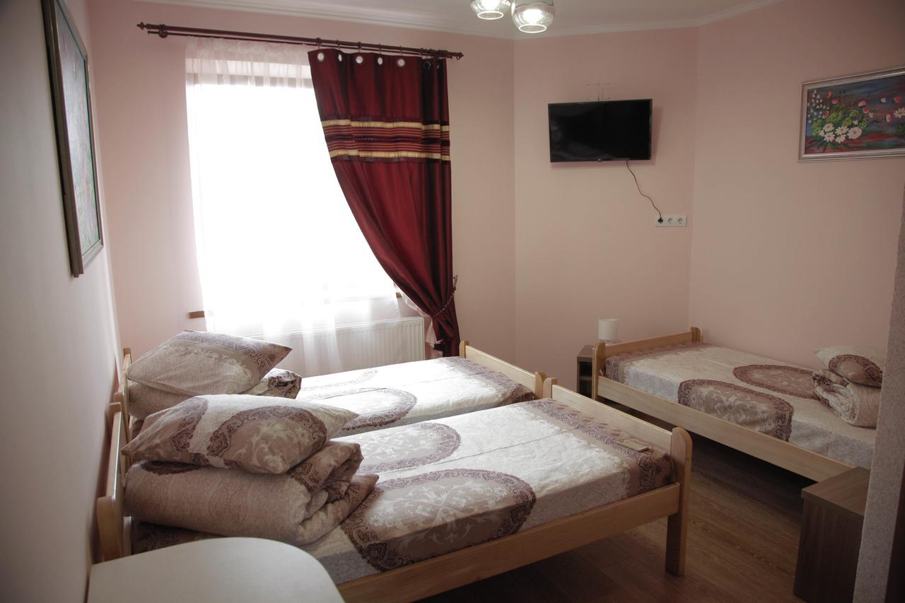 Alekselena Hotel Malekhuv Екстериор снимка