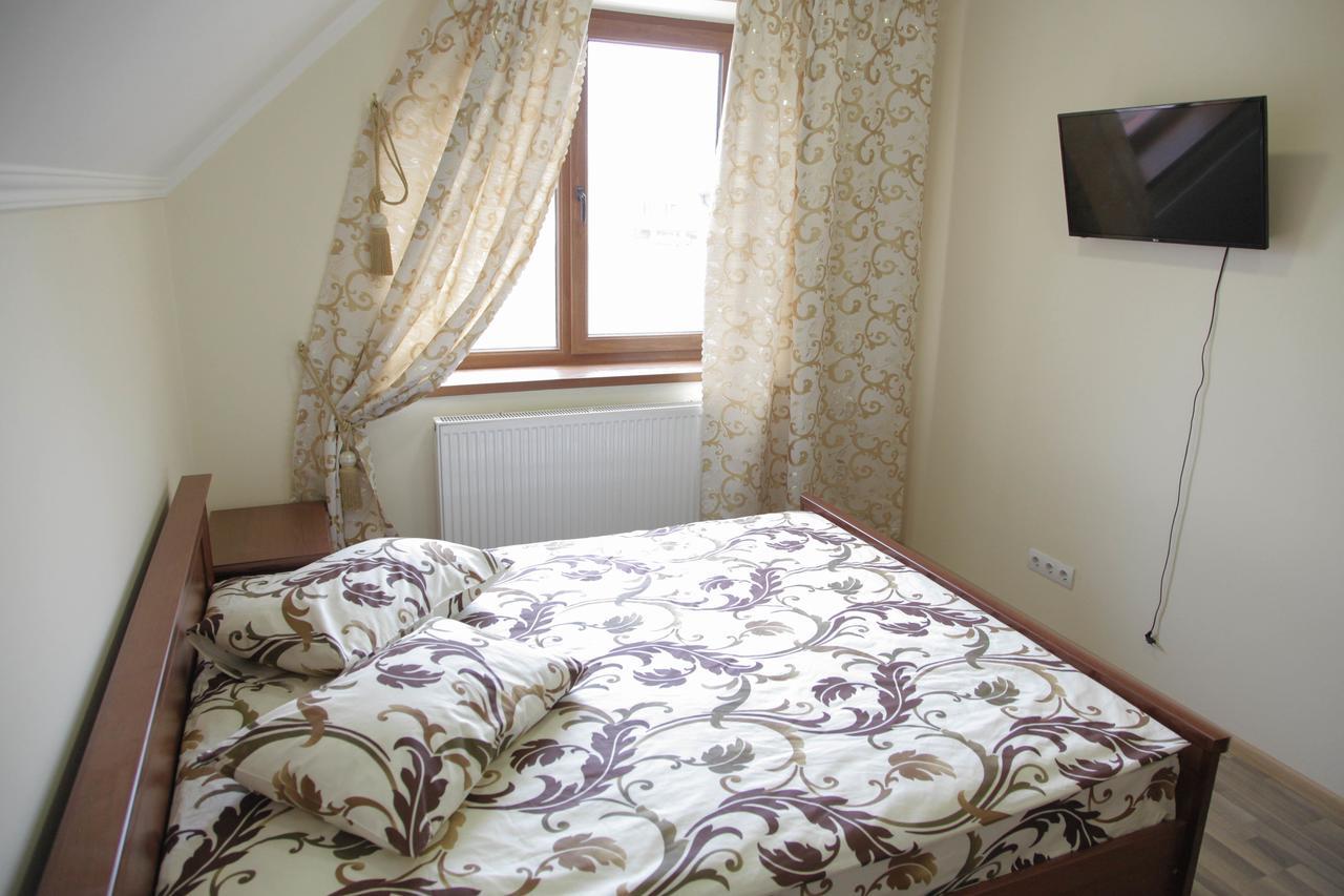 Alekselena Hotel Malekhuv Екстериор снимка