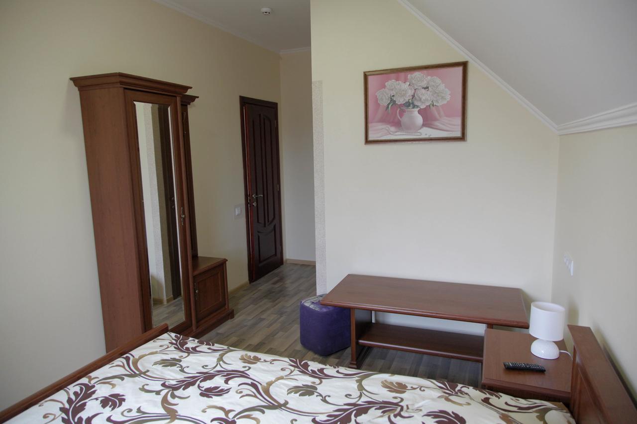 Alekselena Hotel Malekhuv Екстериор снимка