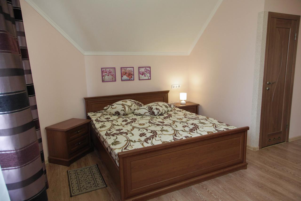 Alekselena Hotel Malekhuv Екстериор снимка