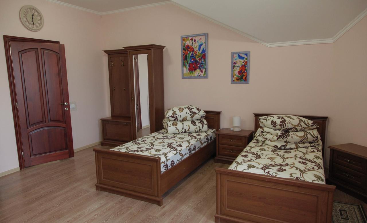 Alekselena Hotel Malekhuv Екстериор снимка